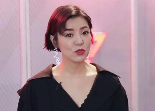 丁当的妆发太像《父母爱情》里的德华，怪不得