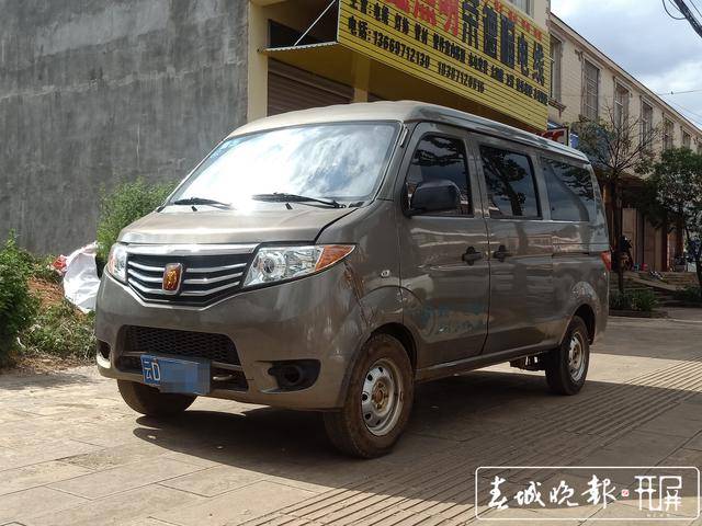 一人忘拔车钥匙，一人开错车！云南两“心大”