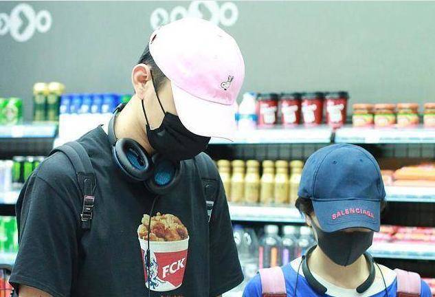 互动|原创陈小纭生日于小彤未现身，删光对方动态互动变少，被指疑似分手