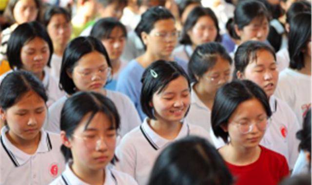 为什么高考提前5分钟发试卷？老师：这5分钟赶紧做好这3件事