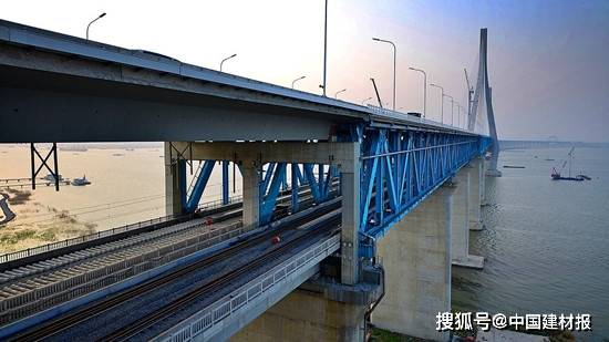 央视胡中国铁路里程发展,中国铁路发展,中国铁路里程的变化同桥：崛起中的超级工程
