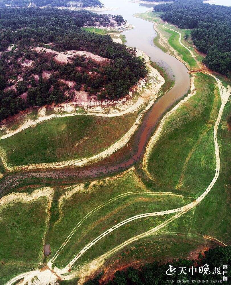 航拍泌阳铜山湖上游 湖光山色风景如画