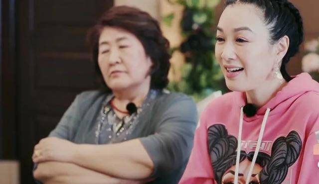 原创同是姐弟恋再婚，钟丽缇做梦都想高龄生子，伊能静为什么不得人心