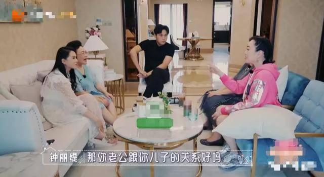 原创同是姐弟恋再婚，钟丽缇做梦都想高龄生子，伊能静为什么不得人心