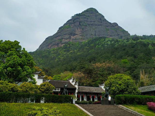 「山水」浙江诸暨,景区因峰奇岩陡而著名,还有中国第