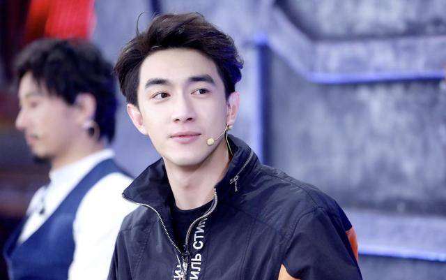 蔡徐坤|杜华烫嘴普通话成笑料，王鹤棣蔡徐坤林更新也因口音被质疑