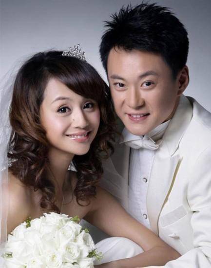 曹颖老公49岁生日不愿出镜，儿子机智放全家福，