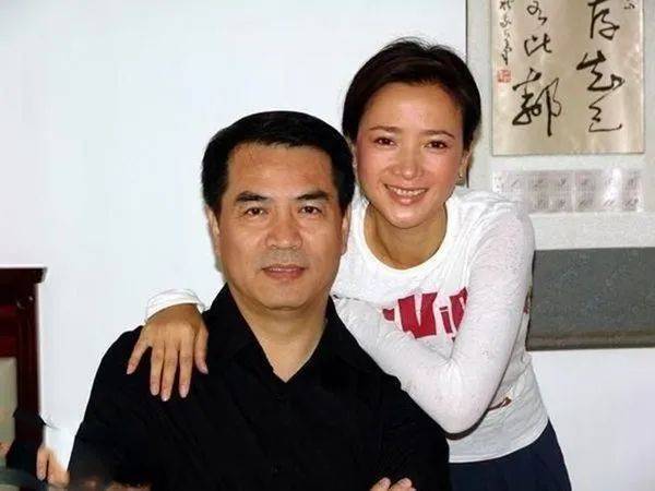 与刘威相恋5年、嫁三婚的许亚军，17年过去了，