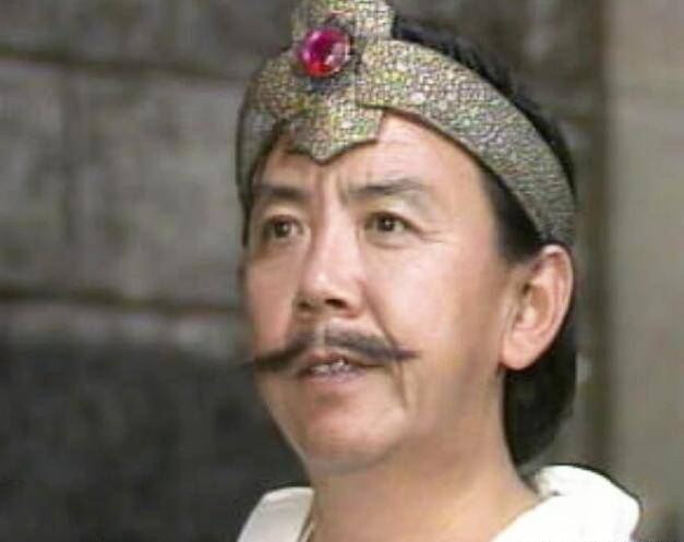 在央视版《西游记》中由王玉立扮演托塔天王李靖一角.