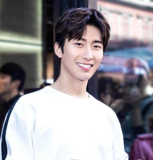 古力娜扎|现代李小龙炮轰九大男演员：个个都占古力娜扎便宜，数窦骁最主动