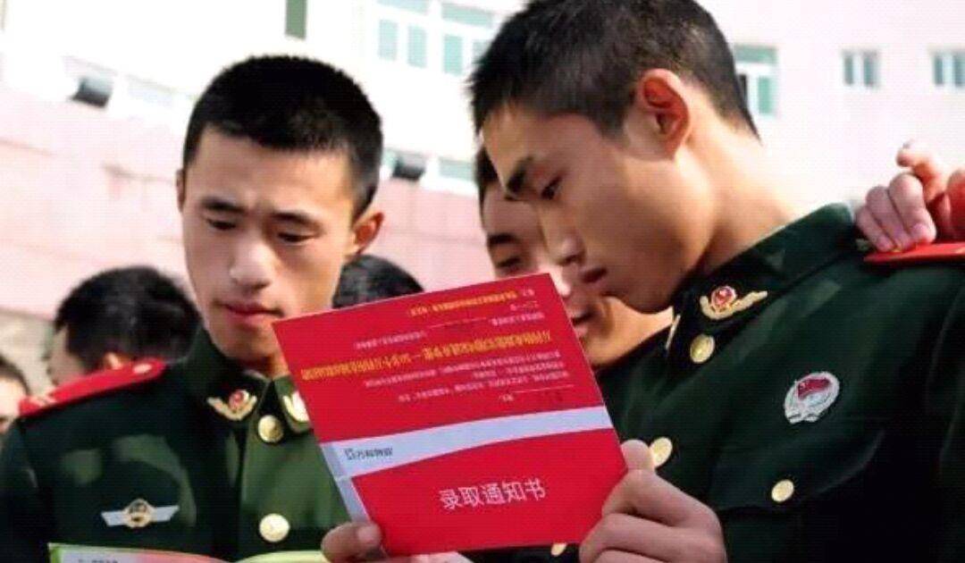 军校为什么不招高考复读生？原因有两点，考军校的同学要注意了