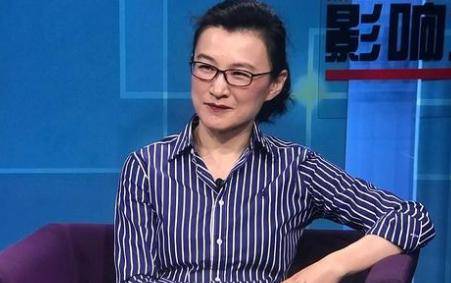 白岩松搭档董倩,曾因"没人性"采访被骂滚出主持界,为何被称赞?