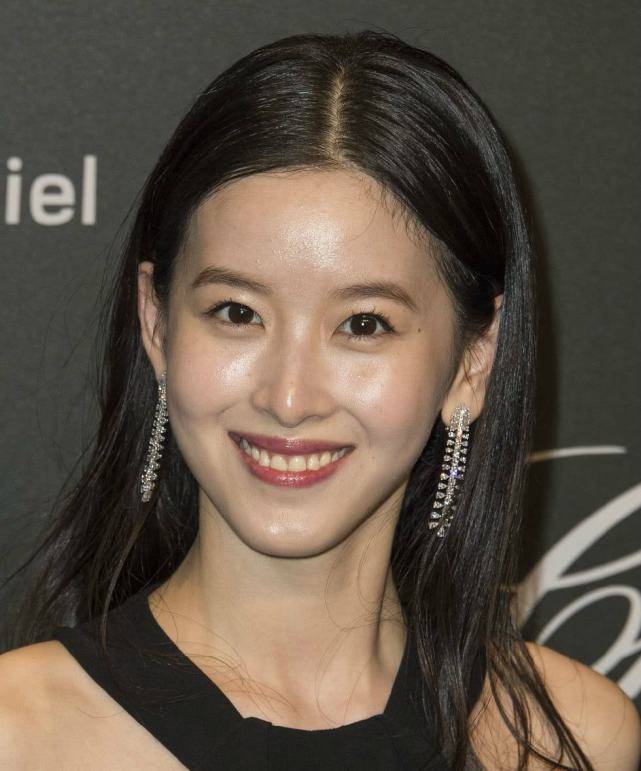 章泽天赞邓文迪是独立女强人，却遭网友嘲讽，