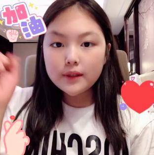 11岁王诗龄比老爸还胖？父女互穿衣服毫无违和感