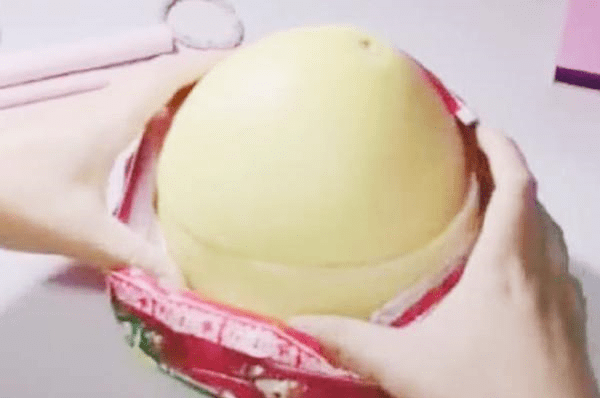 如何剥柚子剥得非常干净没有皮 b5eb43116ccb43c59b31489bc2879260.png