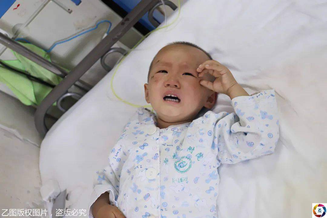 高温酷暑，小伙每天在工地高空作业超过10小时，