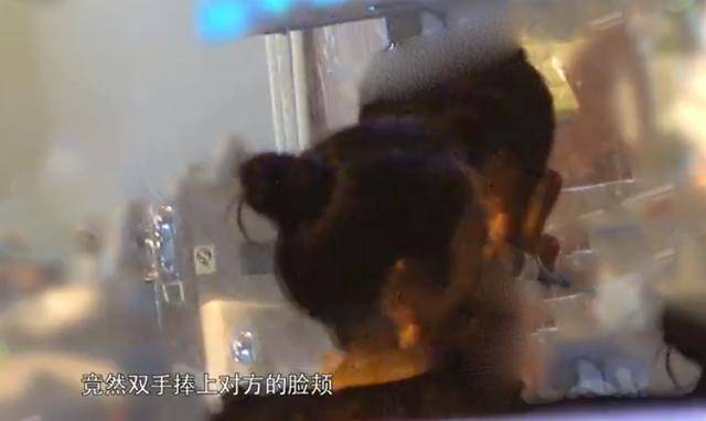 董璇被曝疑似有新恋情，与90后男演员搂腰贴脸动