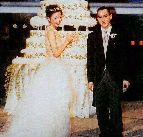 何猷龙自主创业不争赌王家产，娶初恋与绯闻绝