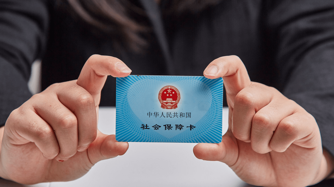个人交社保，可以通过这种方式提前5年退休，不知道就亏大了