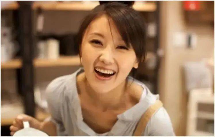 养三娃、欠5.3亿、限制出境，昔日阔太如何就活