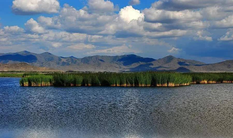 白沙湖,位于新疆阿勒泰地区哈巴河县境内