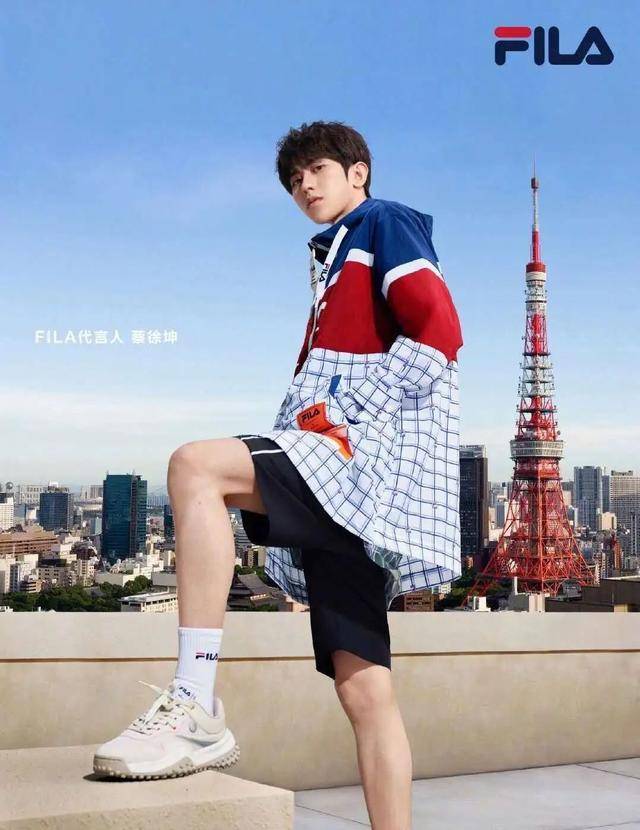 蔡徐坤顶替王源成为fila的全新代言人,安踏的眼光真不错!