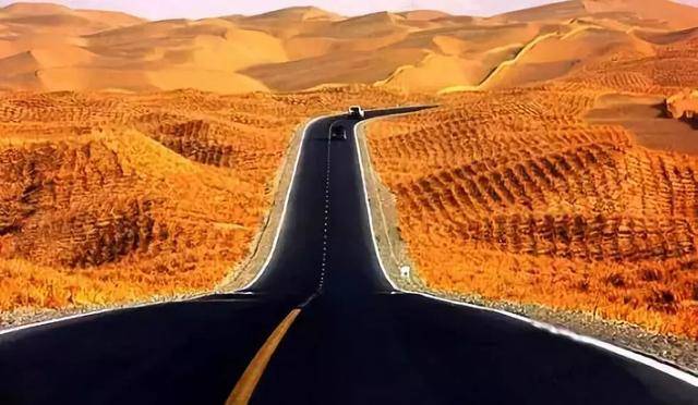 新疆的公路,是看不完的流动大片,走不够的旷世美景.