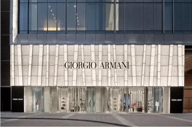 男女|阿玛尼：始终站在时代前沿的时装设计大师，“男女通吃”的人生赢家