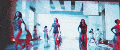 原创搞笑gif:你在我面前卖萌,掉下来还装没事,吃点草压压