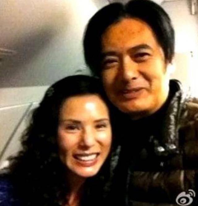 李若彤挑战古装新娘造型,如今还是最美的"小龙女"