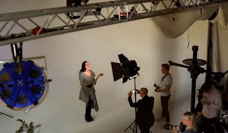 在家拍照姿势氛围灯 a575a3e145734147b9cb3d9a22943156.png