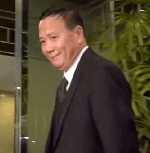 著名影星现身赌王公祭活动!落魄后,如今只像个普通的老人