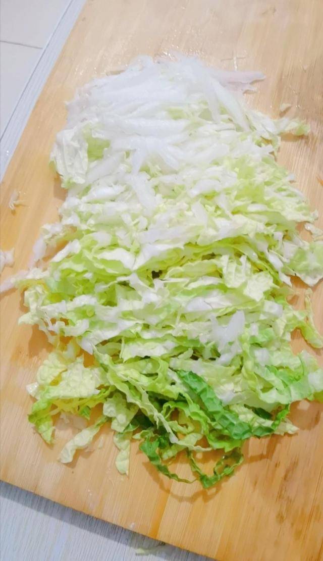 5.白菜切成丝