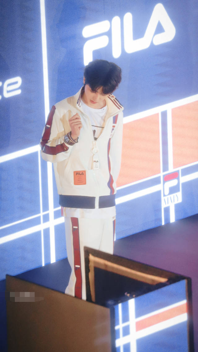 学长|原创蔡徐坤品牌活动饭拍，运动风学长坤上线！你的“夏日情人”来袭