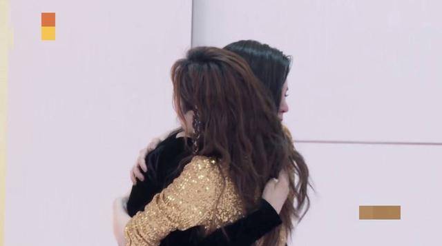 耳语|原创沈梦辰被淘汰时，吴昕顿时神伤离座，相拥耳语击碎多年不和传闻