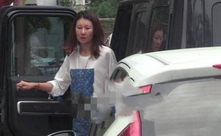 王宝强女友冯清离过婚吗 b8d2bd2a46da4a5ebd4a6328539a811a.jpeg