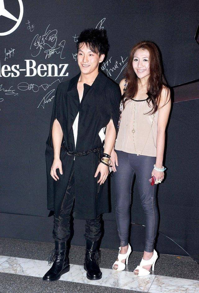 何超琼|赌王二房和四房较量,何超盈全程缩脖子不自信,何超琼一脸精明相