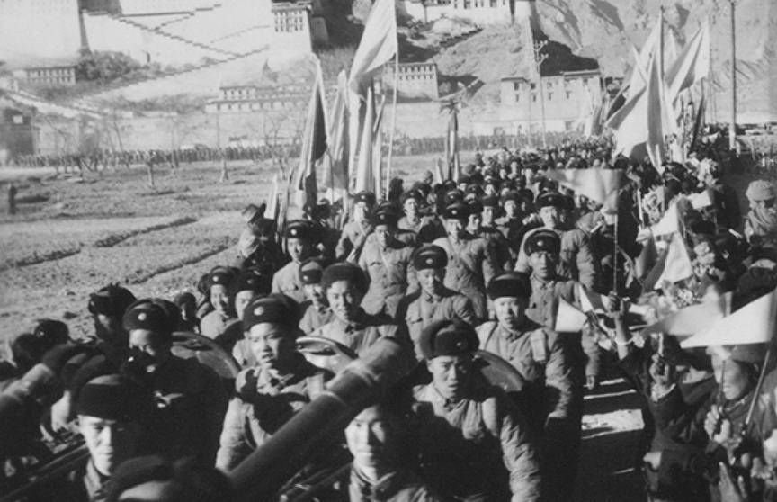 1962年中印战争,藏族民工参战,手无寸铁制服4名印军
