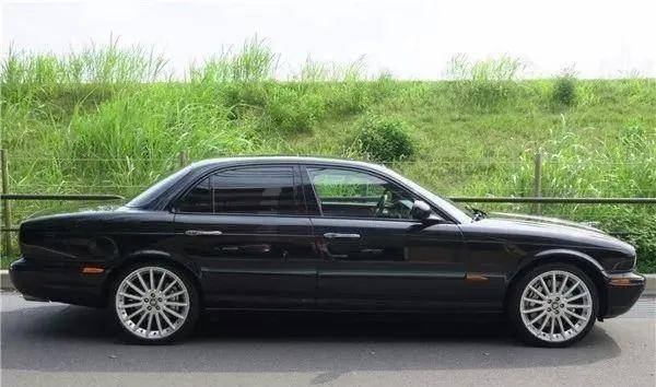 都是帅气大叔,颜值高到没朋友的捷豹xj!