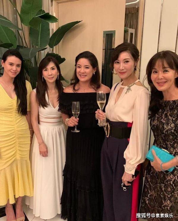 刘海|不服老不行！50岁的李嘉欣晒未修图素颜照，刘海造型非常显老