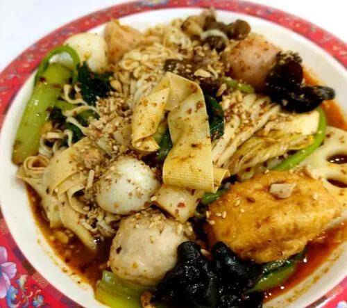 吃遍大连丨风靡街头的麻辣拌,一勺醋两勺糖,把你的味蕾安排的明明白白