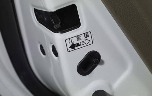 原创这些动作有致命危险！千万别让孩子在车内这样做