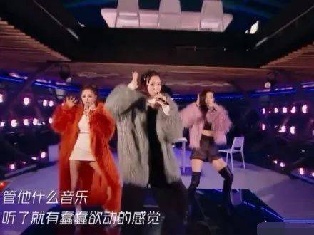 《浪姐》造型翻车?万茜宁静辣眼睛,钟丽缇像跳老年迪斯科