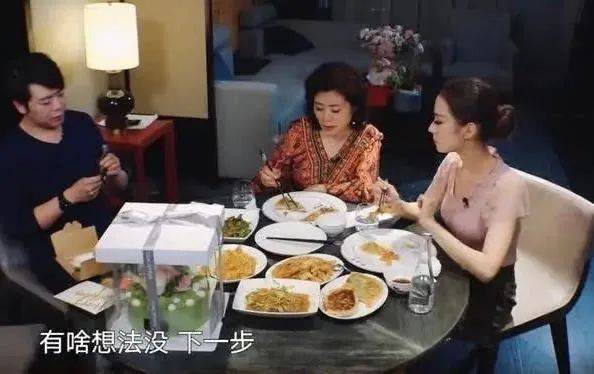 郎朗被批不务正业、吉娜带货翻车,钢琴夫妻吃相难看跌下神坛