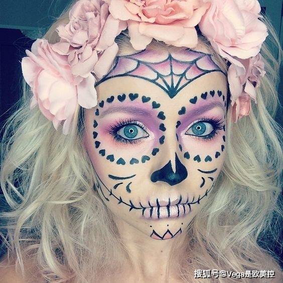骷髅妆也能化成淡粉色的,有一种美女幽灵的感觉!