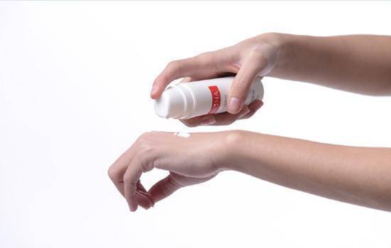 皮肤|一年四季防晒都要做足！但是别忘了在家也要擦上防晒霜