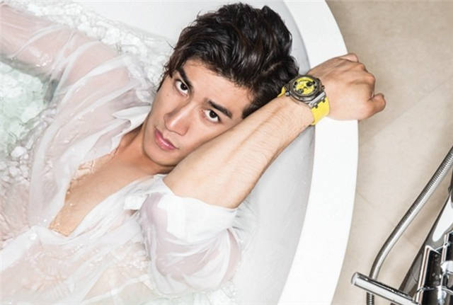 巴博斯|戴爱彼皇家橡树，开VV7 GT巴博斯！李治廷品味没得说！