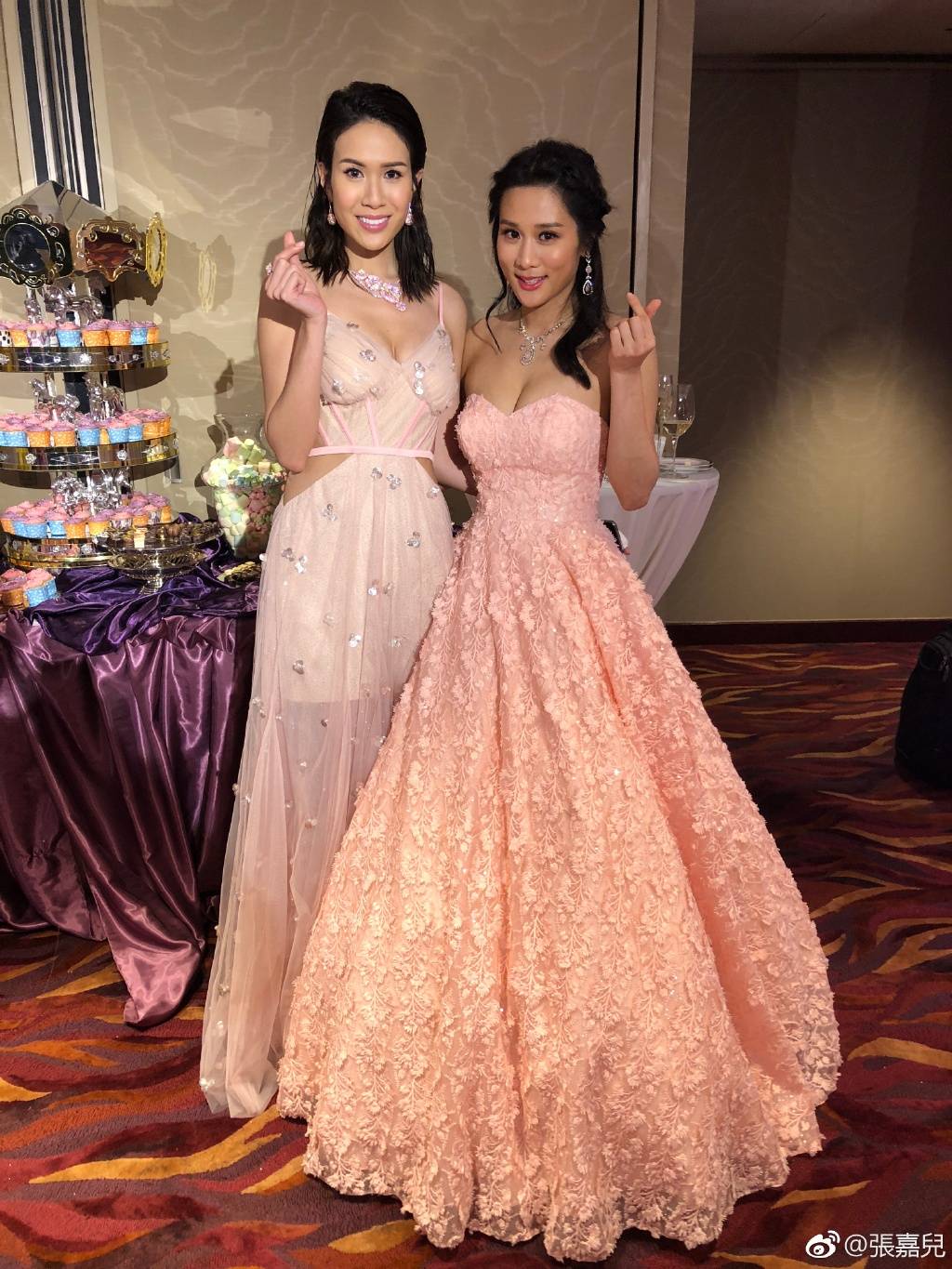 美女明星 张嘉儿 的图集