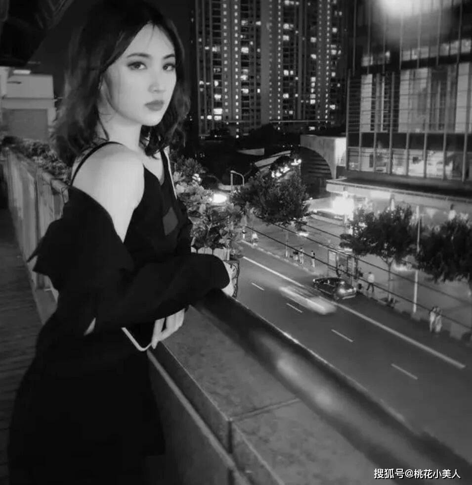 名媛|华为小公主姚安娜，不愧是顶级名媛，2万的裙子3万的包，鞋呢？