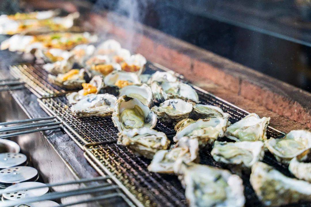 连唐僧|生蚝比47码皮鞋大，连唐僧都无法拒绝藏在昆明小区的老字号烧烤